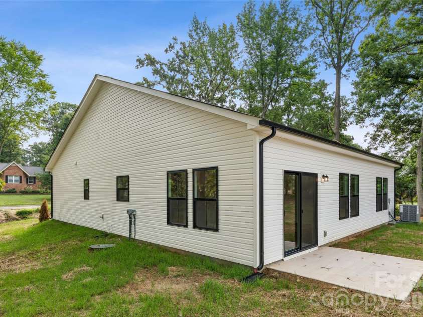 1004 Oak Hill Drive, Monroe, NC 28112.  MLS# CAR4408490, YatesRealty ID 41893. 