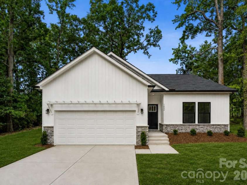 1004 Oak Hill Drive, Monroe, NC 28112.  MLS# CAR4408490, YatesRealty ID 41893. Virtually Enhanced