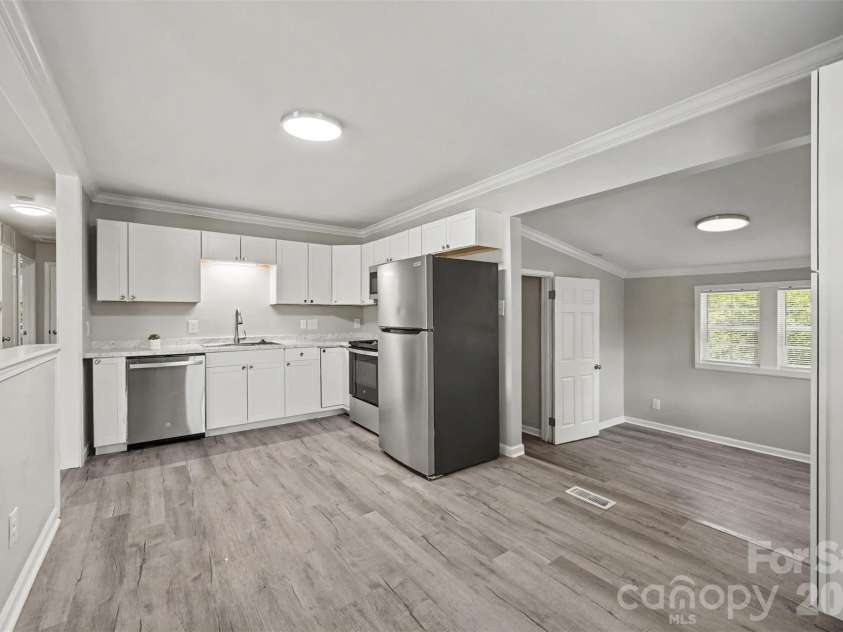 4421 Knollcrest Drive, Charlotte, NC 28208.  MLS# CAR4409172, YatesRealty ID 41894. 