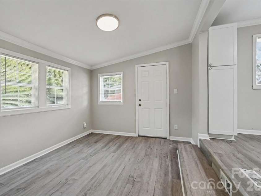 4421 Knollcrest Drive, Charlotte, NC 28208.  MLS# CAR4409172, YatesRealty ID 41894. 