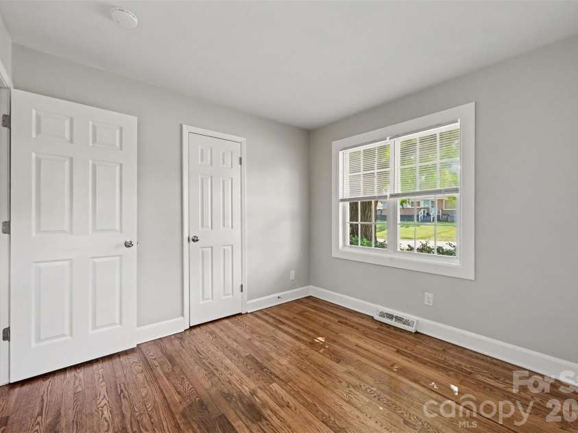 4421 Knollcrest Drive, Charlotte, NC 28208.  MLS# CAR4409172, YatesRealty ID 41894. 