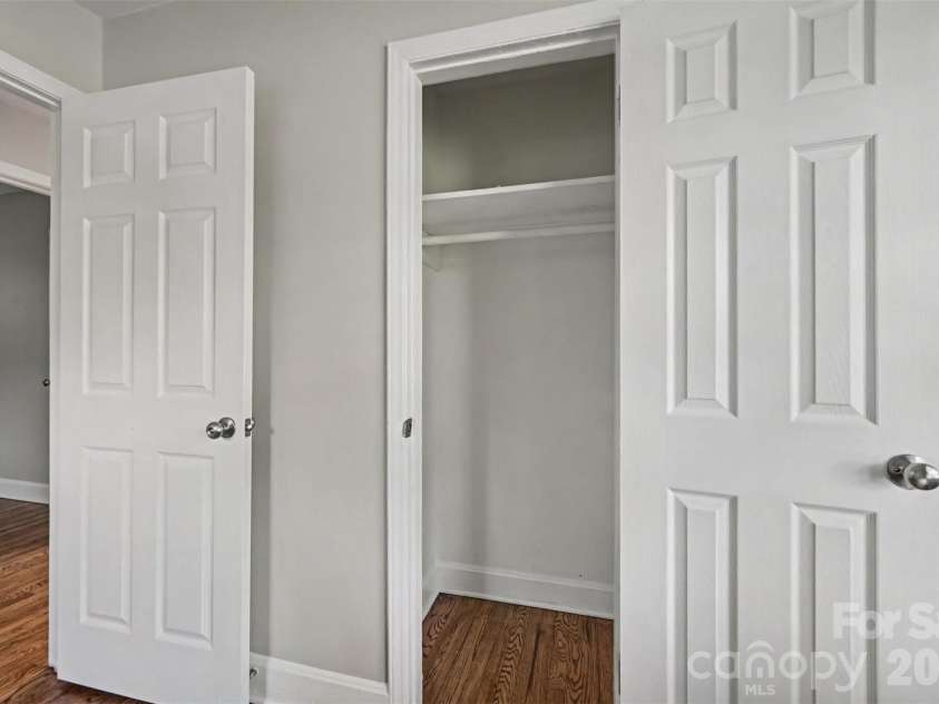 4421 Knollcrest Drive, Charlotte, NC 28208.  MLS# CAR4409172, YatesRealty ID 41894. 