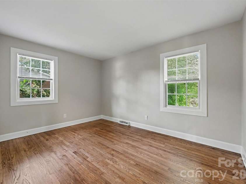 4421 Knollcrest Drive, Charlotte, NC 28208.  MLS# CAR4409172, YatesRealty ID 41894. 