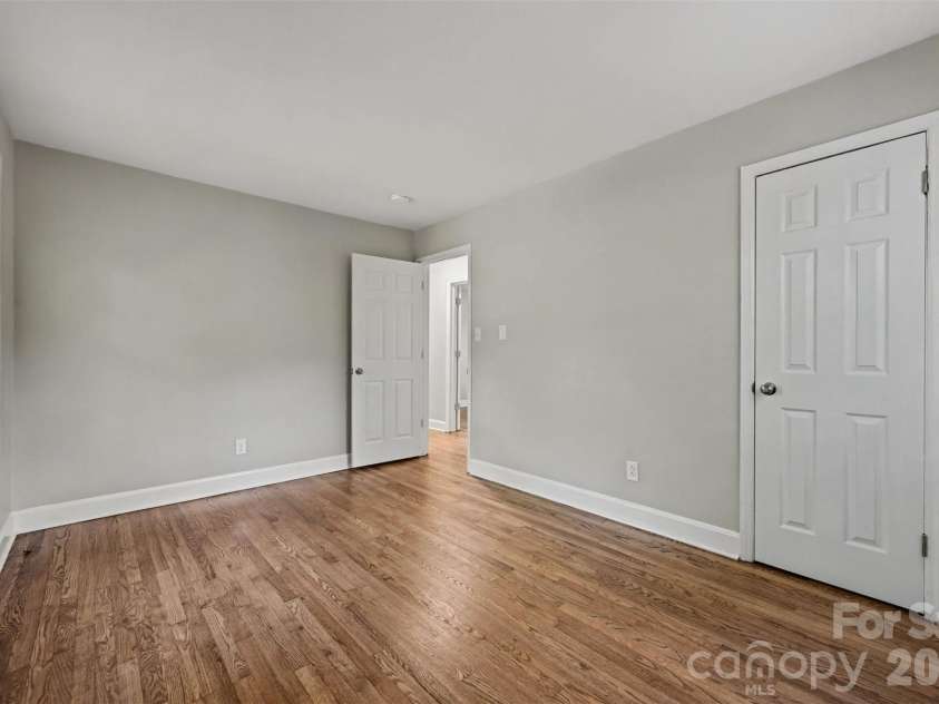 4421 Knollcrest Drive, Charlotte, NC 28208.  MLS# CAR4409172, YatesRealty ID 41894. 