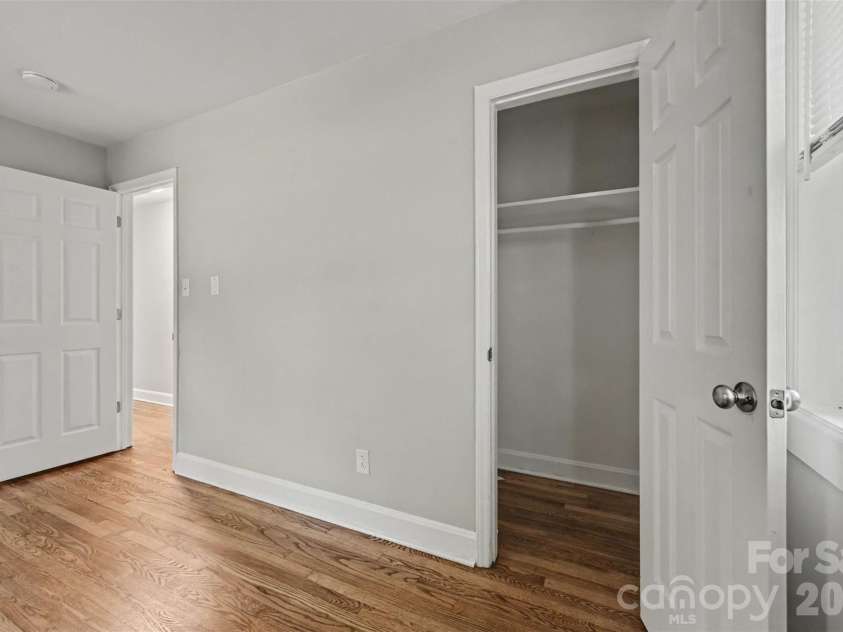 4421 Knollcrest Drive, Charlotte, NC 28208.  MLS# CAR4409172, YatesRealty ID 41894. 