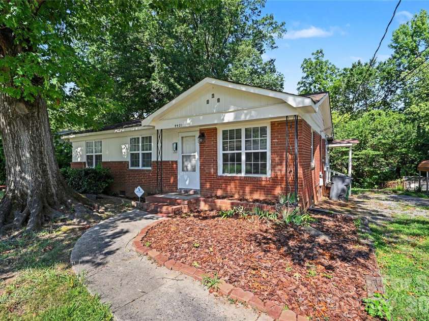 4421 Knollcrest Drive, Charlotte, NC 28208.  MLS# CAR4409172, YatesRealty ID 41894. 
