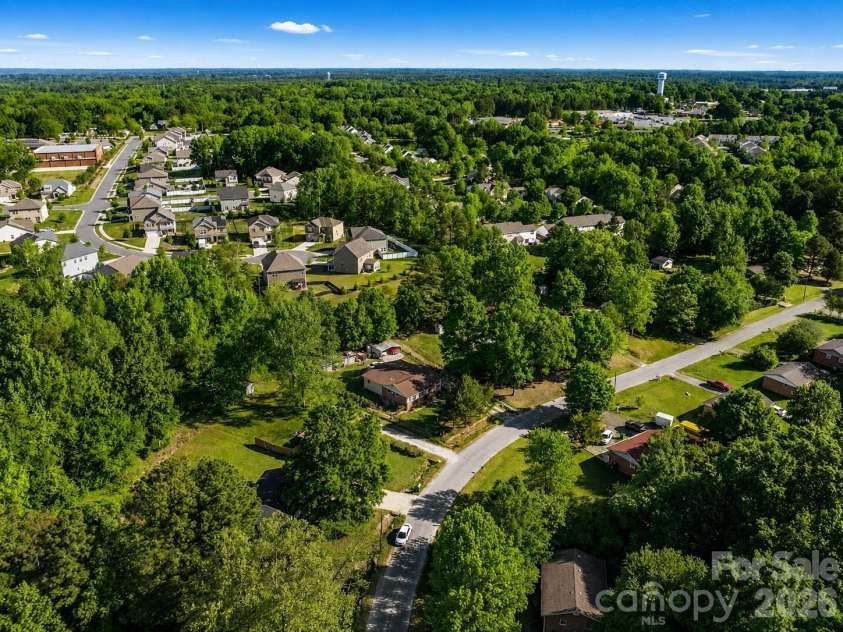 432 Springhill Drive, Matthews, NC 28104.  MLS# CAR4411729, YatesRealty ID 41897. 