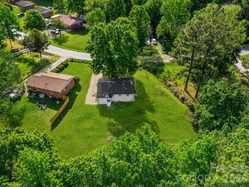 432 Springhill Drive, Matthews, NC 28104.  MLS# CAR4411729, YatesRealty ID 41897. 