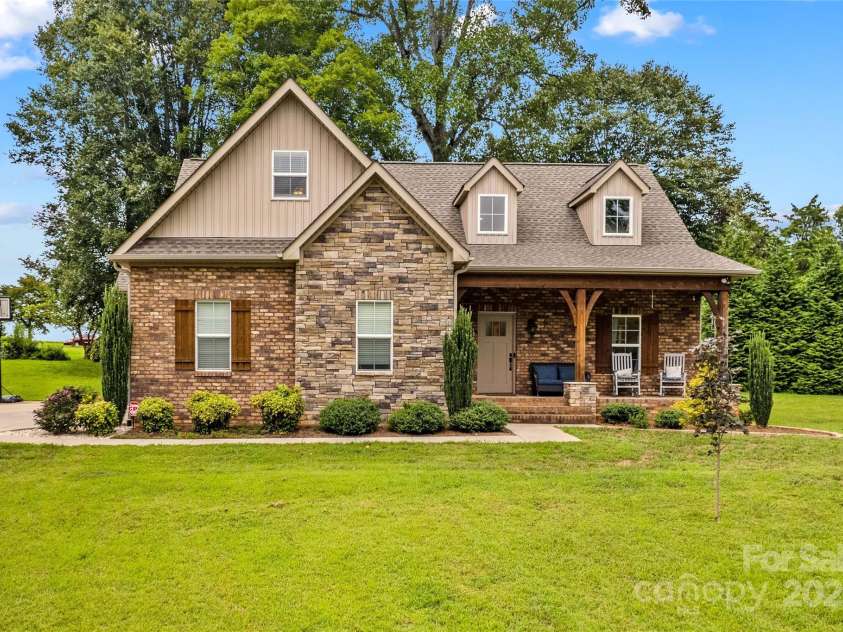 178 Nellwood Court, Mocksville, NC 27028.  MLS# CAR4301182, YatesRealty ID 419. GREAT curb appeal