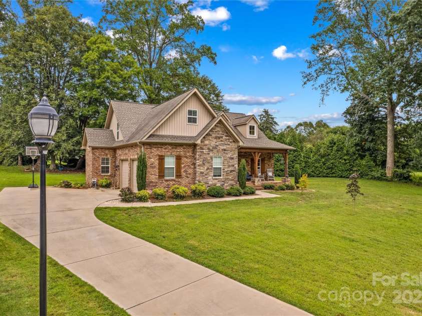 178 Nellwood Court, Mocksville, NC 27028.  MLS# CAR4301182, YatesRealty ID 419. The Oaks at McAllister Park's prettiest home, in our humble opinion