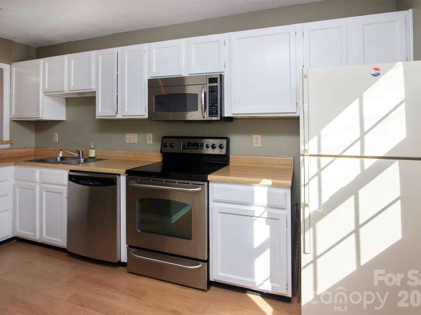 6116 Heath Ridge Court, Charlotte, NC 28210.  MLS# CAR4342490, YatesRealty ID 4190. 