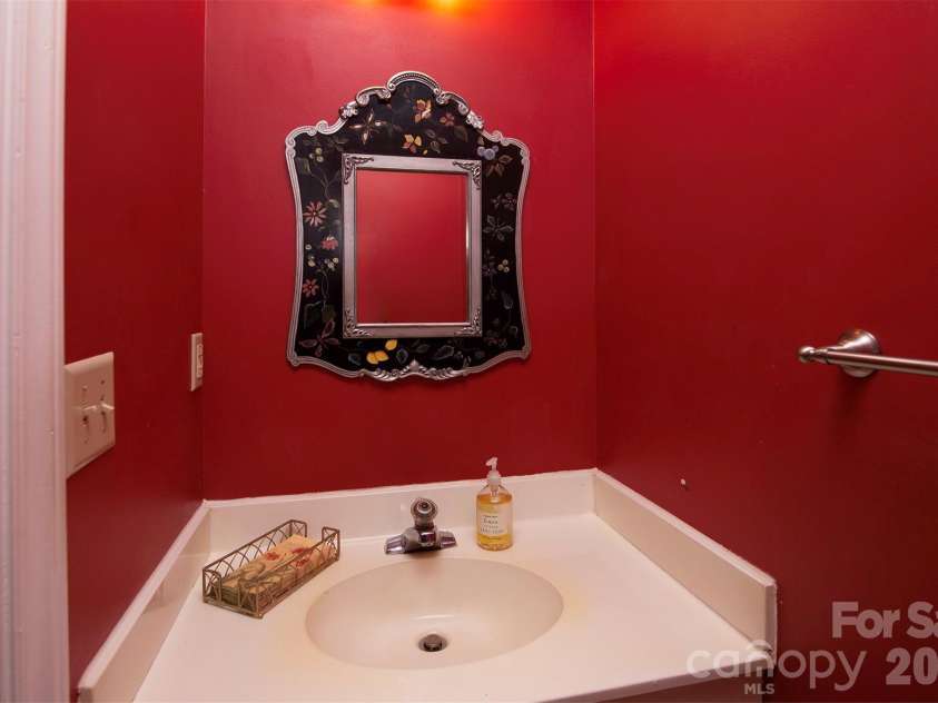 6116 Heath Ridge Court, Charlotte, NC 28210.  MLS# CAR4342490, YatesRealty ID 4190. 
