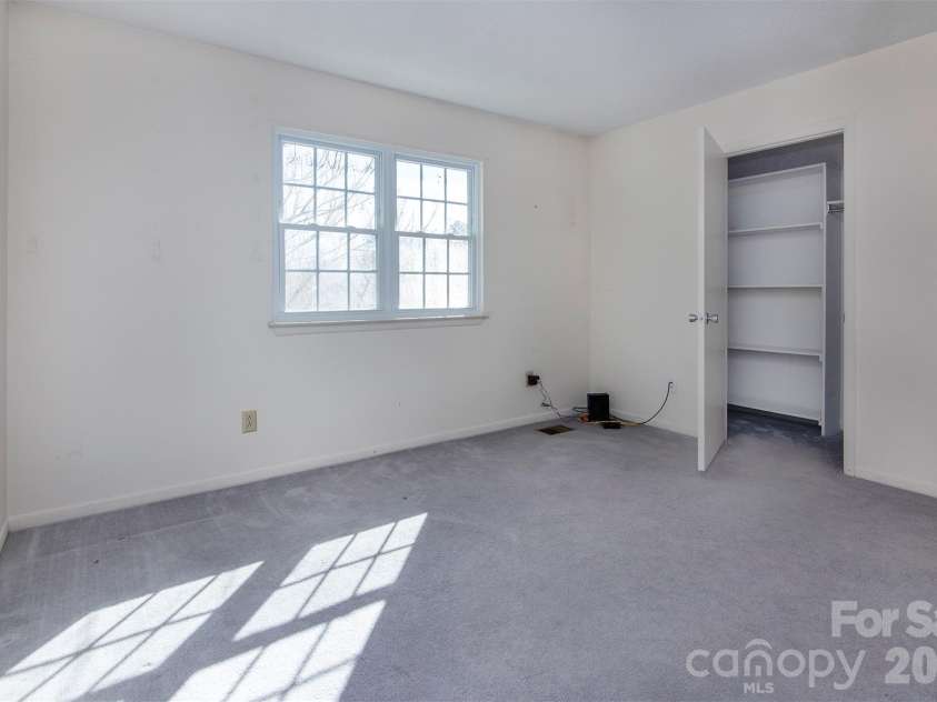 6116 Heath Ridge Court, Charlotte, NC 28210.  MLS# CAR4342490, YatesRealty ID 4190. 
