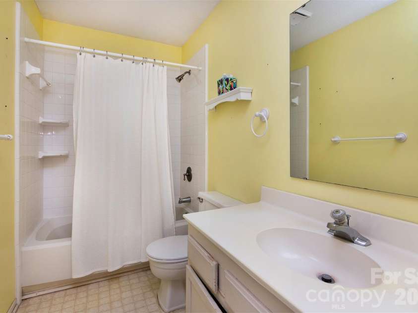 6116 Heath Ridge Court, Charlotte, NC 28210.  MLS# CAR4342490, YatesRealty ID 4190. 