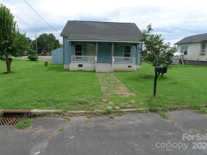 816 Olympia Street, Lexington, NC 27295.  MLS# CAR4292621, YatesRealty ID 4190. 