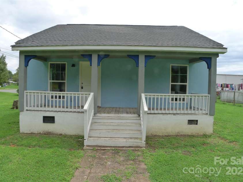 816 Olympia Street, Lexington, NC 27295.  MLS# CAR4292621, YatesRealty ID 4190. 