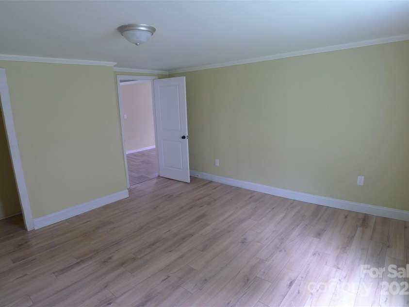 816 Olympia Street, Lexington, NC 27295.  MLS# CAR4292621, YatesRealty ID 4190. 