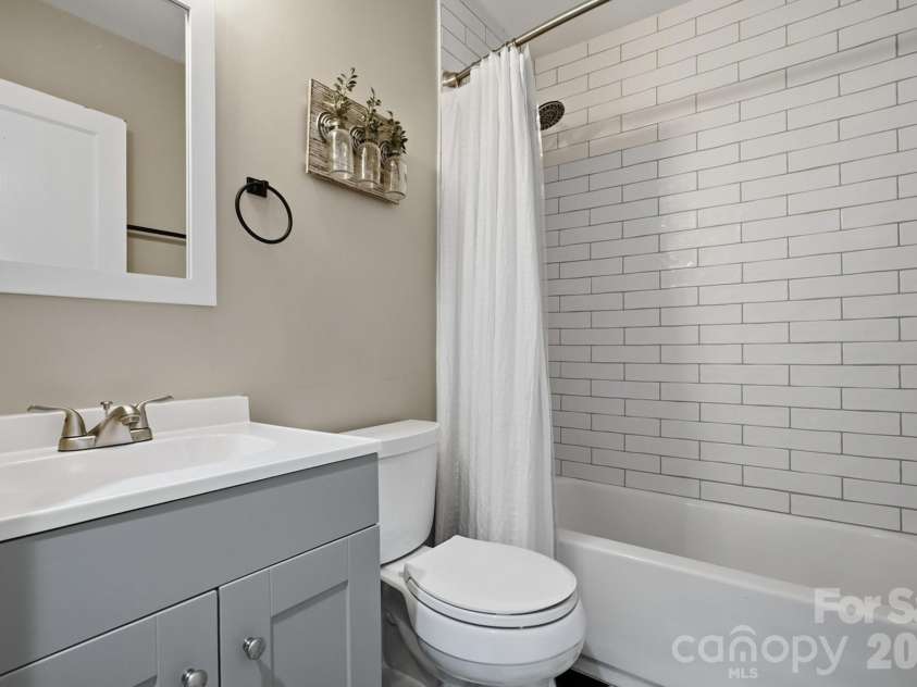 1103 Mable Avenue, Kannapolis, NC 28083.  MLS# CAR4402555, YatesRealty ID 41902. Bathroom #2