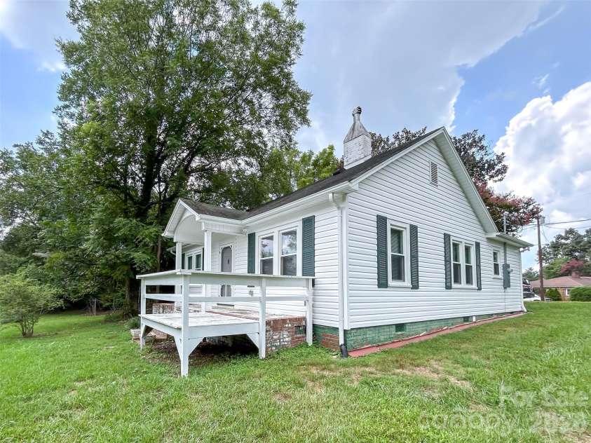 661 Central Street, Hudson, NC 28638.  MLS# CAR4406786, YatesRealty ID 41904. 