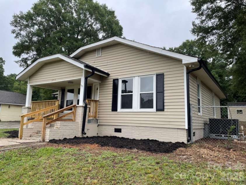 1617 4th Avenue, Gastonia, NC 28052.  MLS# CAR4405246, YatesRealty ID 41906. 