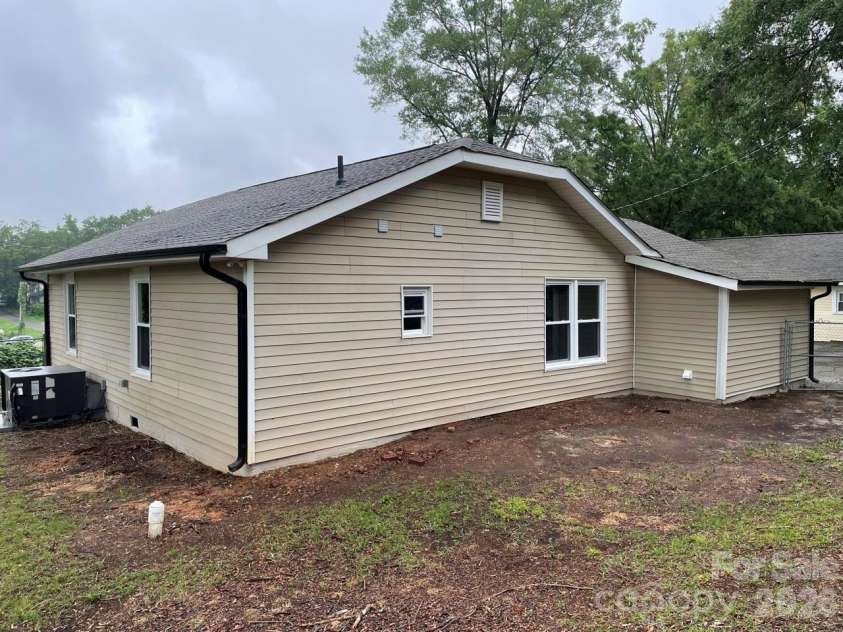 1617 4th Avenue, Gastonia, NC 28052.  MLS# CAR4405246, YatesRealty ID 41906. 