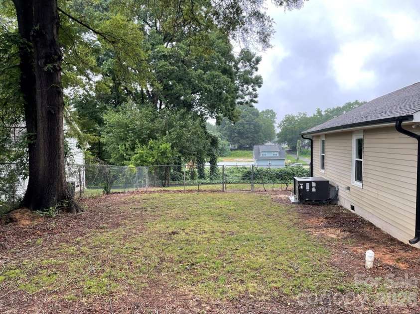 1617 4th Avenue, Gastonia, NC 28052.  MLS# CAR4405246, YatesRealty ID 41906. 