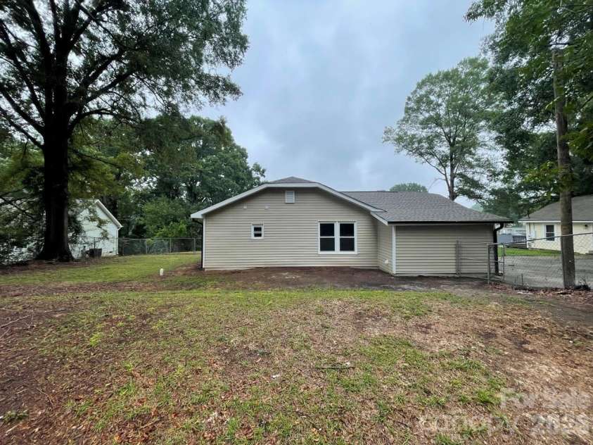 1617 4th Avenue, Gastonia, NC 28052.  MLS# CAR4405246, YatesRealty ID 41906. 