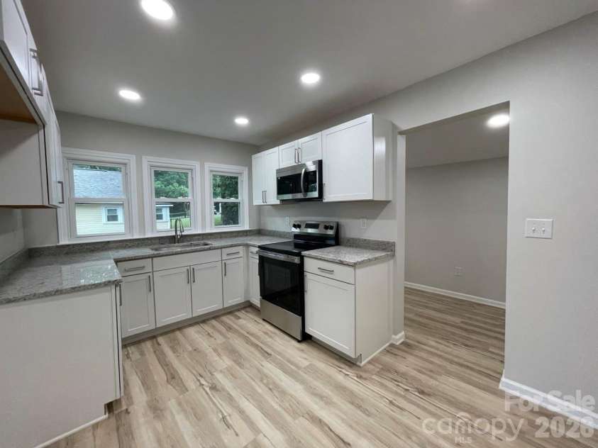 1617 4th Avenue, Gastonia, NC 28052.  MLS# CAR4405246, YatesRealty ID 41906. 