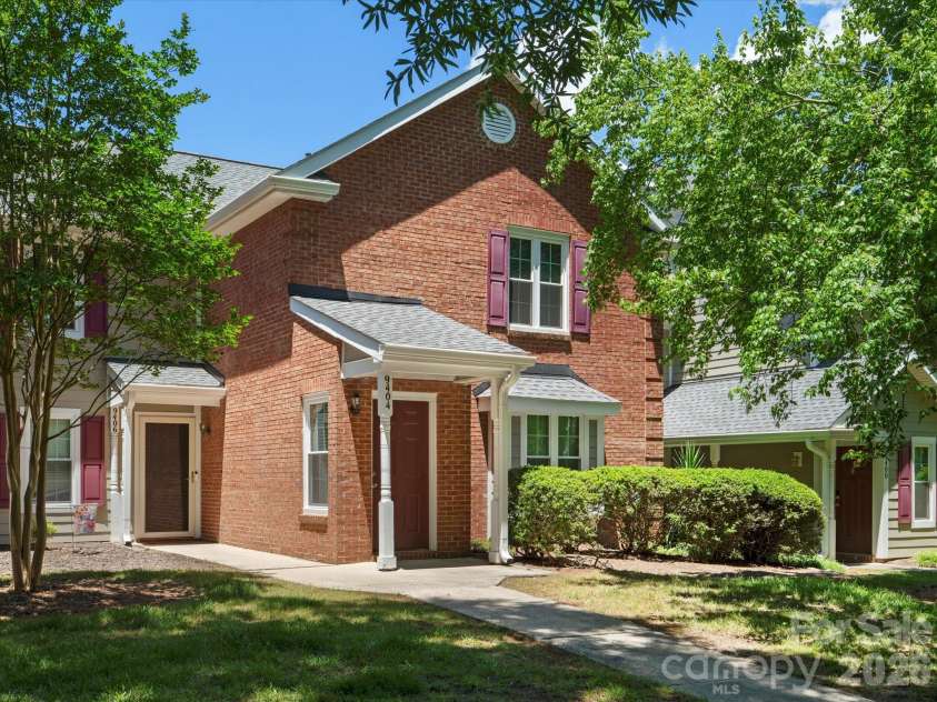 9404 Vicksburg Park Court, Charlotte, NC 28210.  MLS# CAR4351899, YatesRealty ID 41907. 