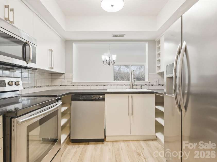 9404 Vicksburg Park Court, Charlotte, NC 28210.  MLS# CAR4351899, YatesRealty ID 41907. 