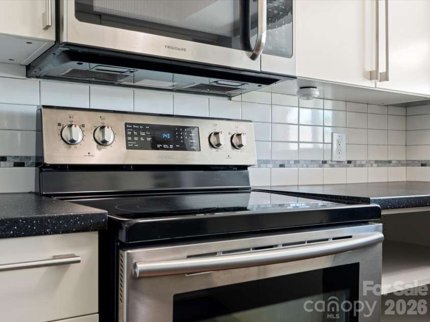 9404 Vicksburg Park Court, Charlotte, NC 28210.  MLS# CAR4351899, YatesRealty ID 41907. 