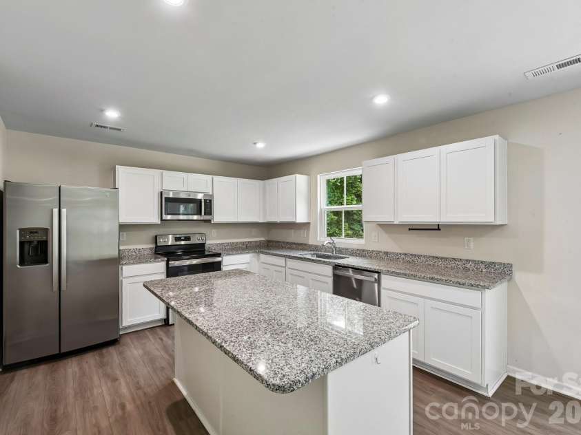 6931 Ludell Lane, Charlotte, NC 28215.  MLS# CAR4408618, YatesRealty ID 41908. 