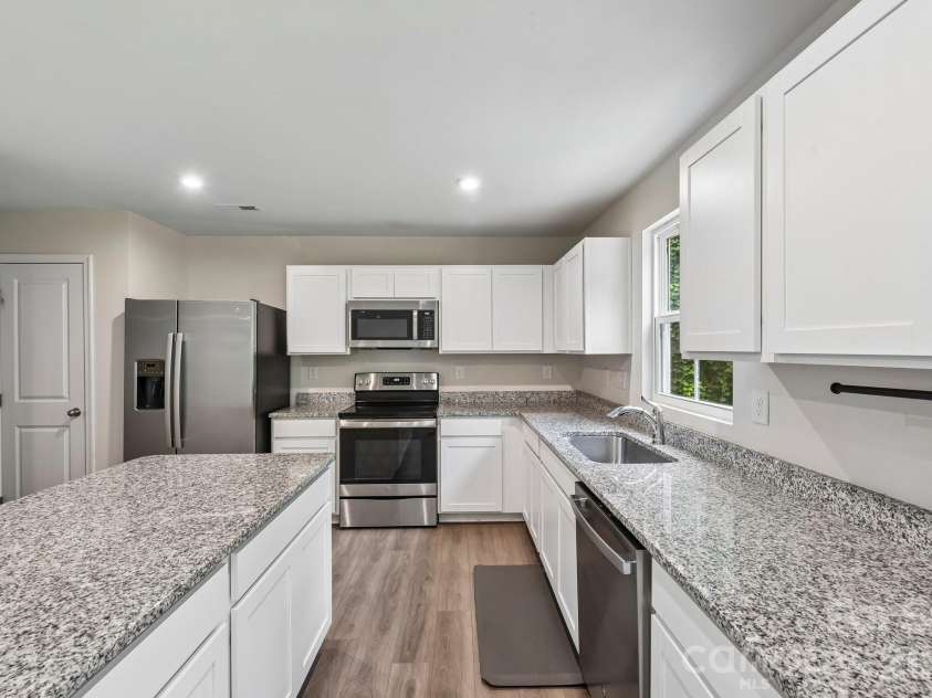 6931 Ludell Lane, Charlotte, NC 28215.  MLS# CAR4408618, YatesRealty ID 41908. 