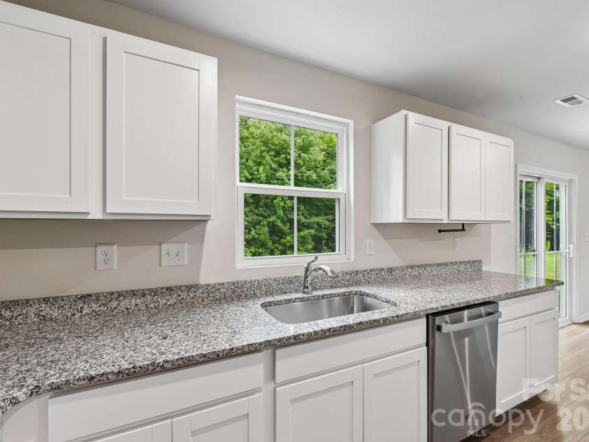 6931 Ludell Lane, Charlotte, NC 28215.  MLS# CAR4408618, YatesRealty ID 41908. 