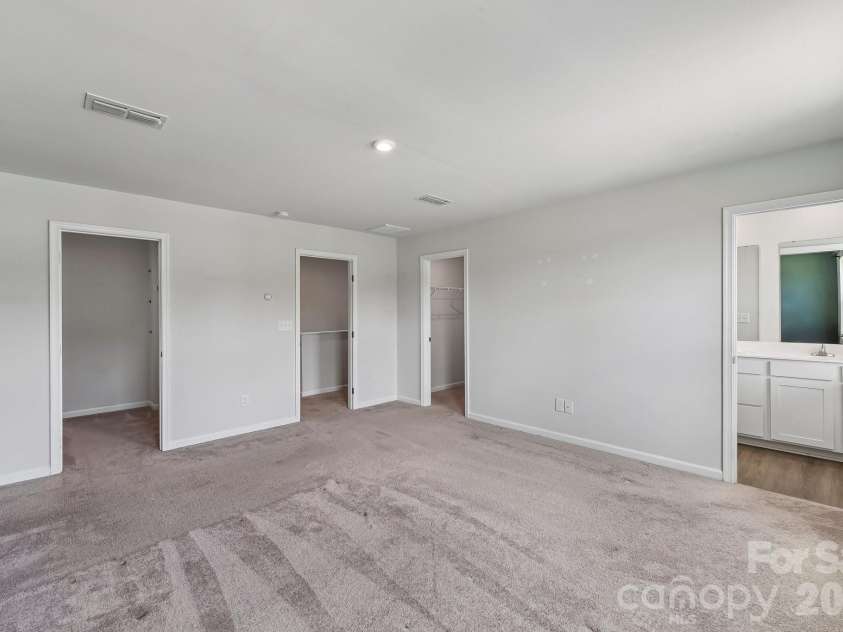 6931 Ludell Lane, Charlotte, NC 28215.  MLS# CAR4408618, YatesRealty ID 41908. 