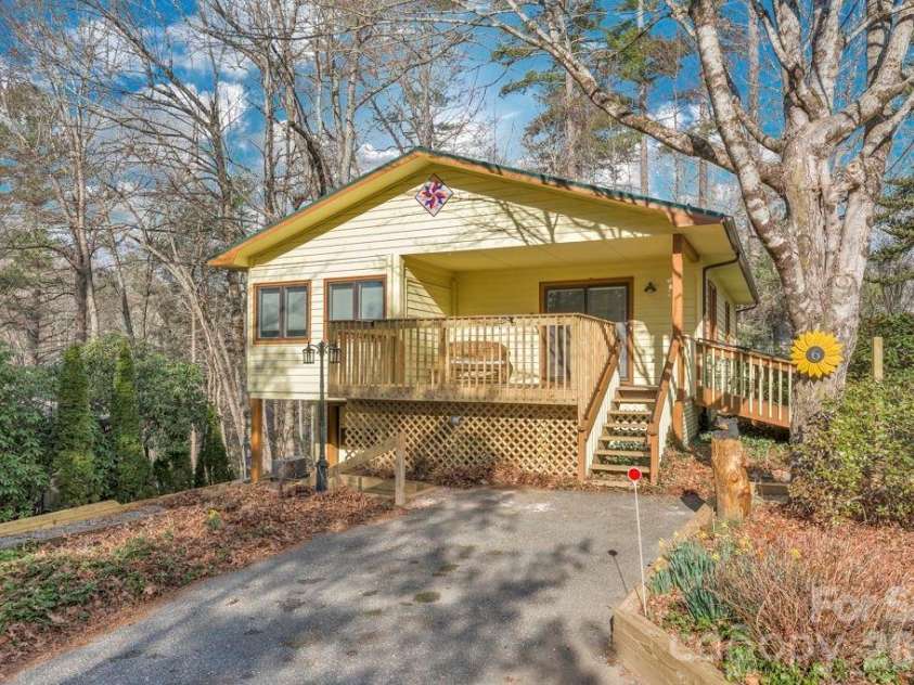6 Ridgewood Lane, Newland, NC 28657.  MLS# CAR4357353, YatesRealty ID 4191. 