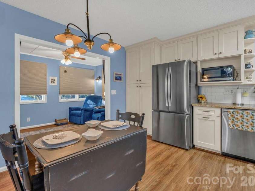6 Ridgewood Lane, Newland, NC 28657.  MLS# CAR4357353, YatesRealty ID 4191. 