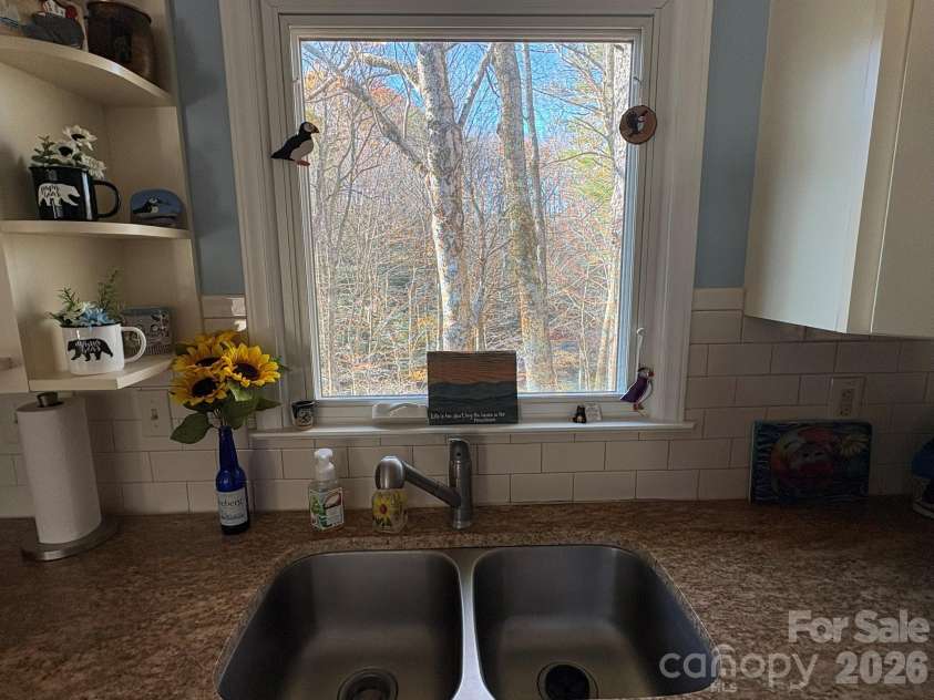 6 Ridgewood Lane, Newland, NC 28657.  MLS# CAR4357353, YatesRealty ID 4191. 