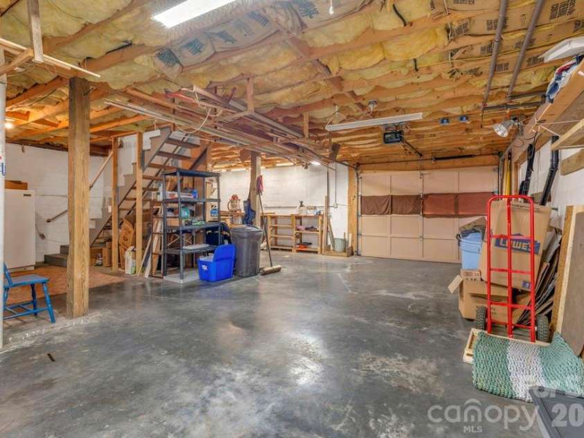 6 Ridgewood Lane, Newland, NC 28657.  MLS# CAR4357353, YatesRealty ID 4191. 