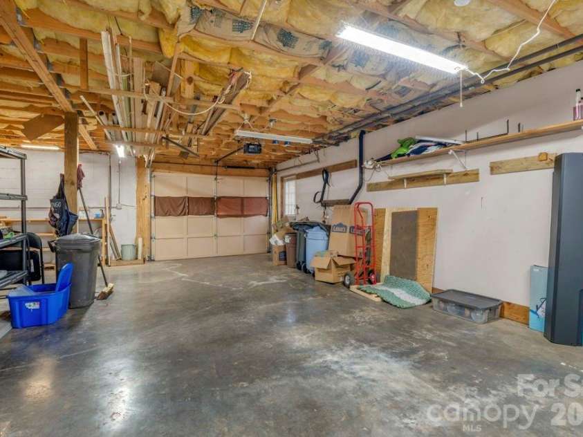6 Ridgewood Lane, Newland, NC 28657.  MLS# CAR4357353, YatesRealty ID 4191. 