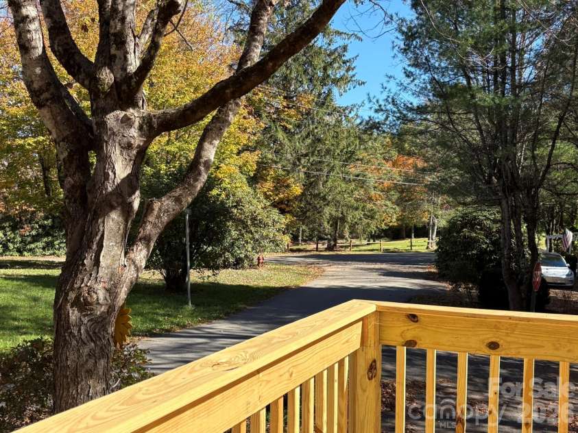 6 Ridgewood Lane, Newland, NC 28657.  MLS# CAR4357353, YatesRealty ID 4191. 