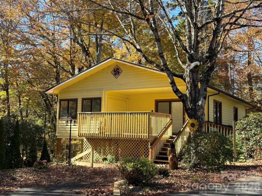 6 Ridgewood Lane, Newland, NC 28657.  MLS# CAR4357353, YatesRealty ID 4191. 