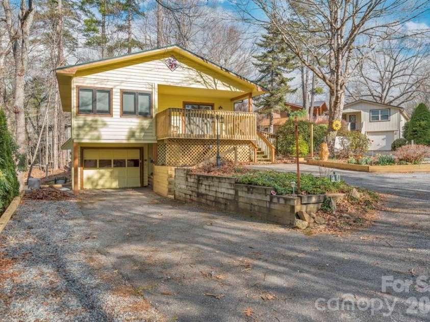 6 Ridgewood Lane, Newland, NC 28657.  MLS# CAR4357353, YatesRealty ID 4191. 