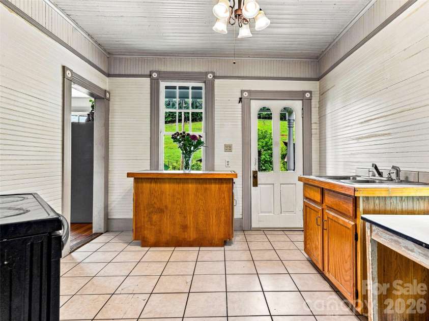 5 Clarks Cove Road, Leicester, NC 28748.  MLS# CAR4411750, YatesRealty ID 41911. Light and bright