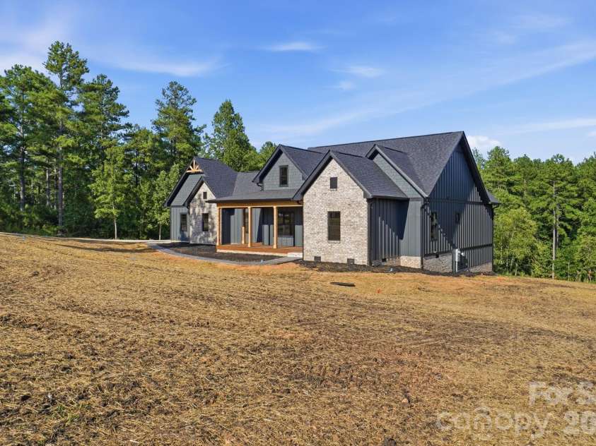 5529 Paddock Way, Granite Falls, NC 28630.  MLS# CAR4404325, YatesRealty ID 41913. 5529 Paddock Way