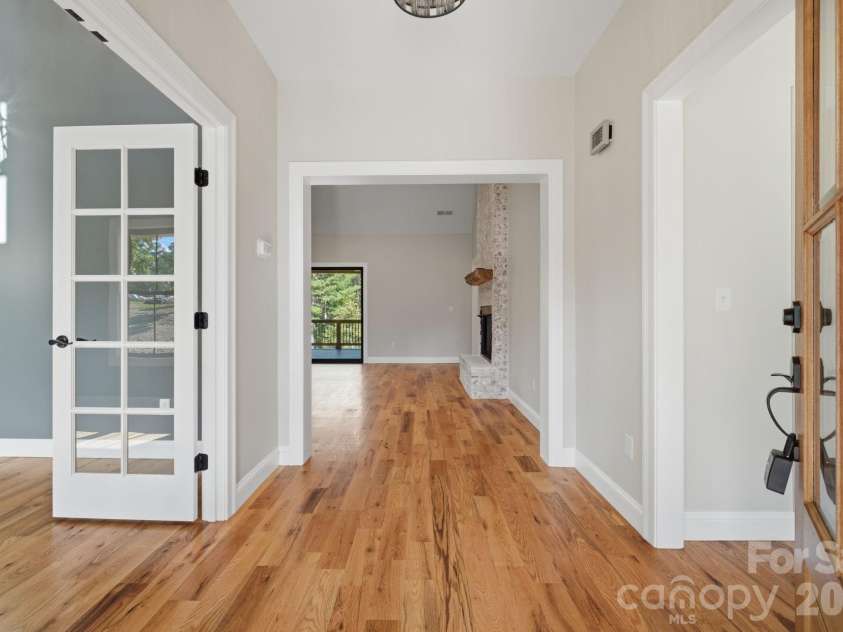 5529 Paddock Way, Granite Falls, NC 28630.  MLS# CAR4404325, YatesRealty ID 41913. Gorgeous Entryway