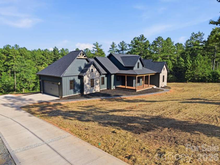 5529 Paddock Way, Granite Falls, NC 28630.  MLS# CAR4404325, YatesRealty ID 41913. Oversized Attached Garage