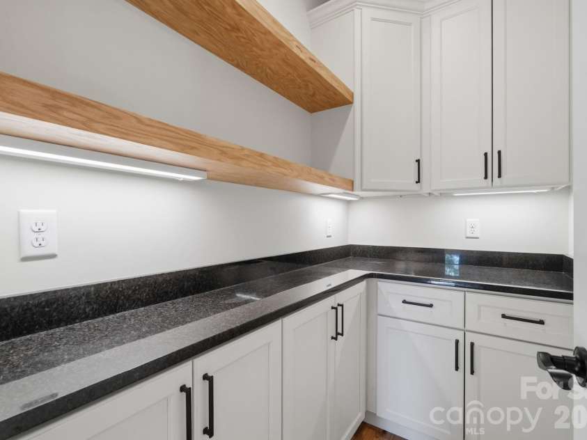 5529 Paddock Way, Granite Falls, NC 28630.  MLS# CAR4404325, YatesRealty ID 41913. Walk-in Pantry