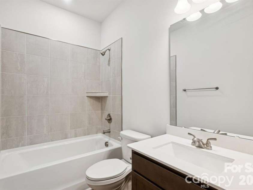 4632 Lakeview Road, Charlotte, NC 28216.  MLS# CAR4406186, YatesRealty ID 41914. 