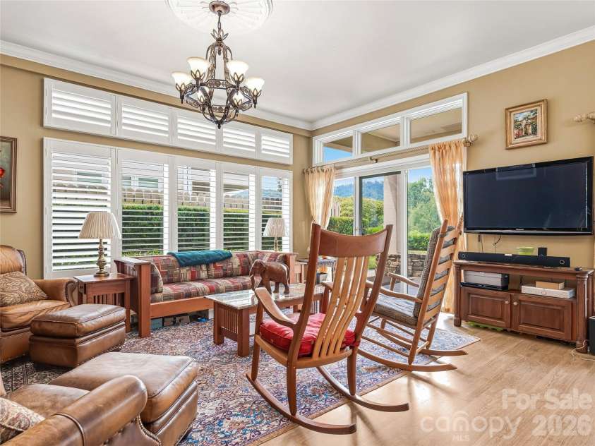 30 Dover Street, Asheville, NC 28804.  MLS# CAR4370162, YatesRealty ID 41916. 